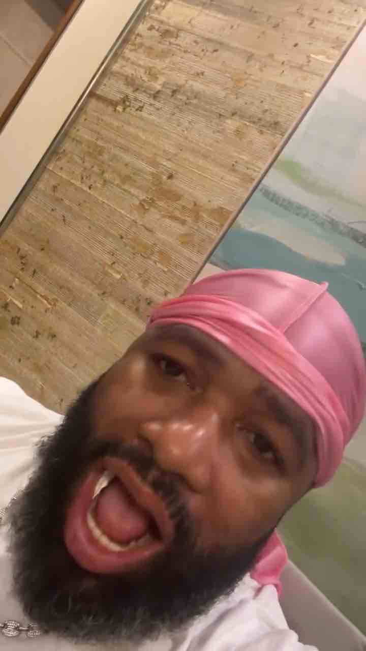 Get butt naked and sit doggystyle in front of me and see what happens says Adrien Broner to bitches that are saying he and DeenTheGreat are zesty